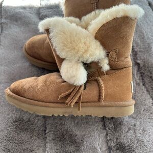 Girls Ugg Tan Shearling Boots Pom tassel 1